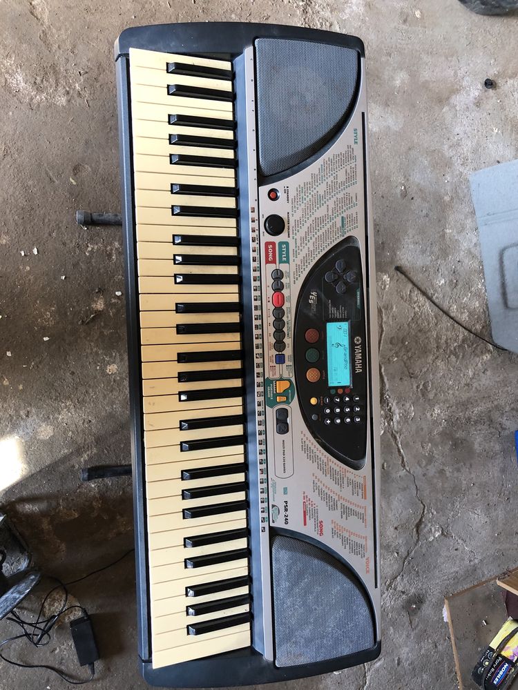 Organy YAMAHA ze statywem