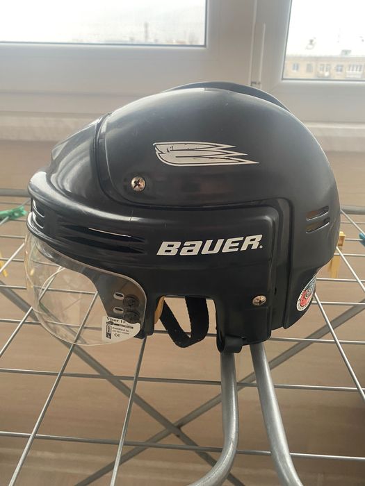 Продам хоккейный шлем Bauer 4000 с визором,размер 56-59 Medium