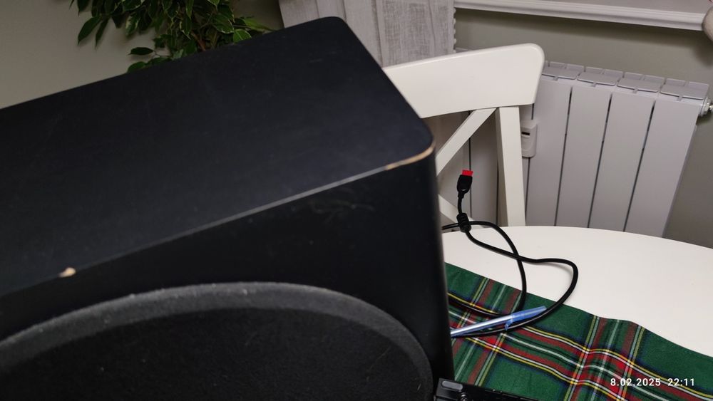 Soundbar Samsung Q800T wraz z dedykowanymi głośnikami przestrzennymi