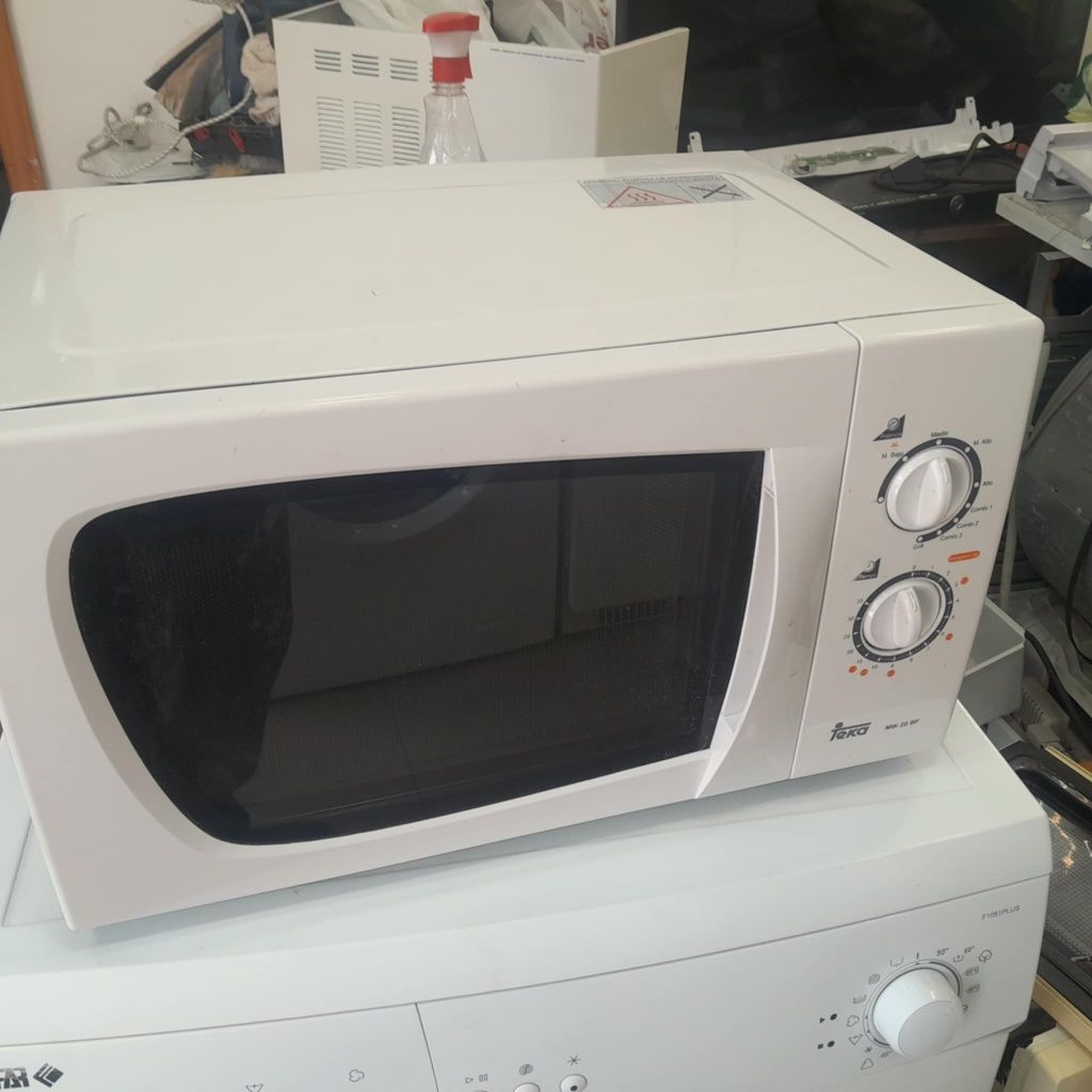 Microondas impecavel com grill marca TEKA