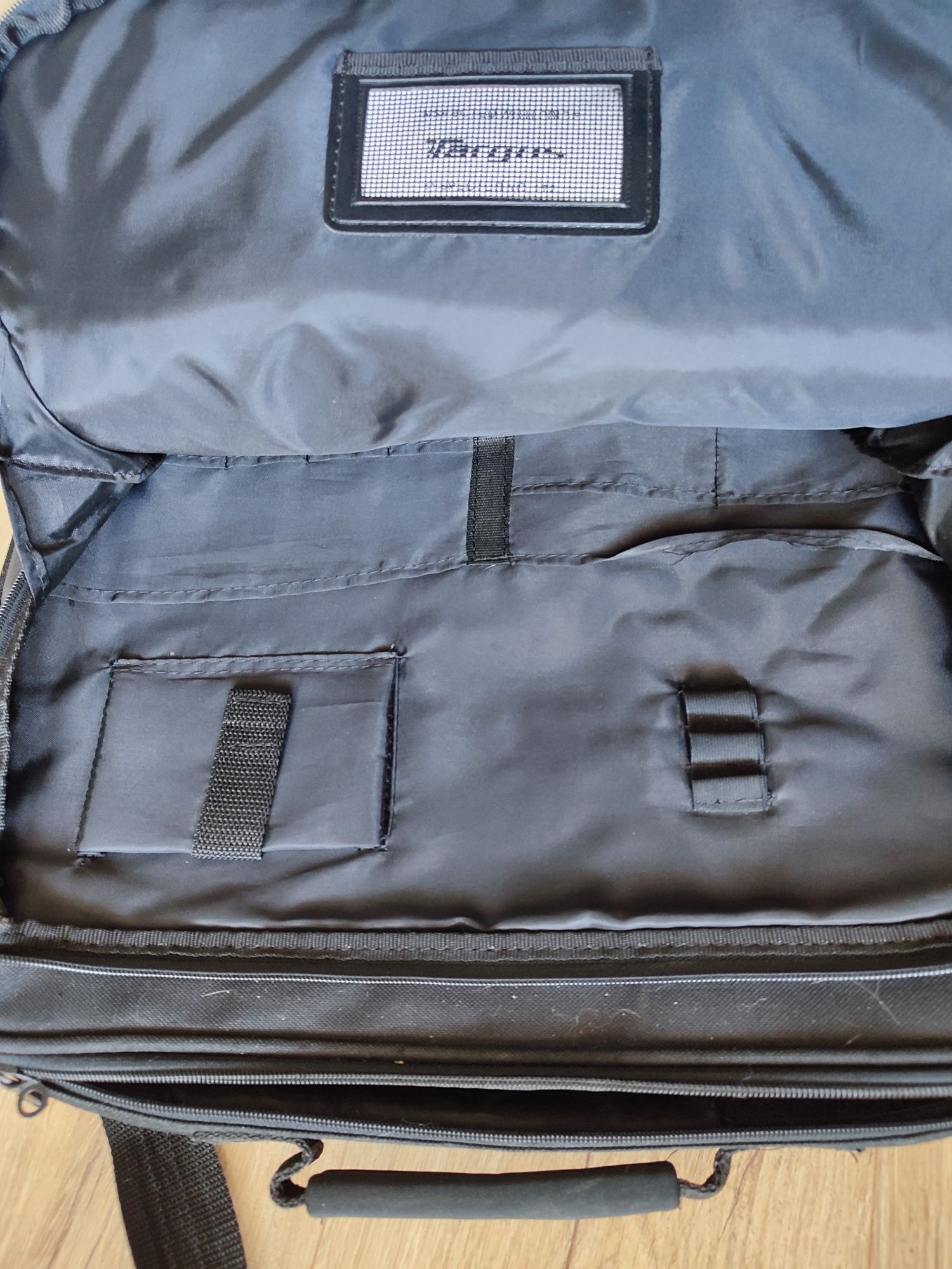 Torba na laptopa 17" Targus CN31-10 czarna pojemna