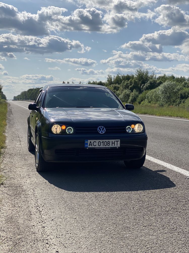 Продам гарний гольф 4