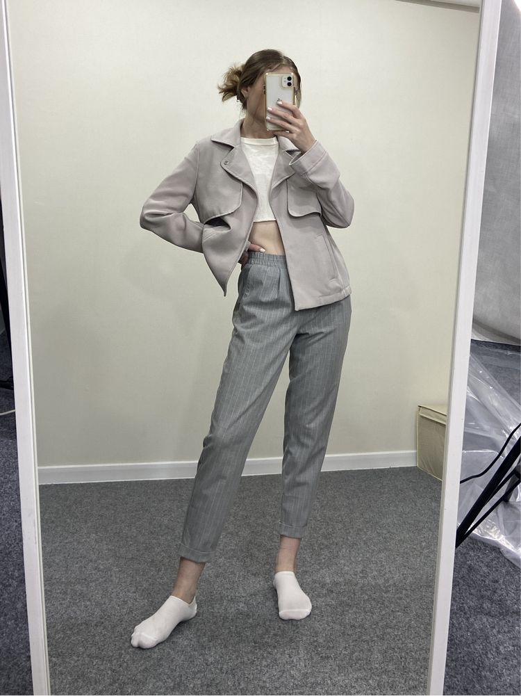Класичні брюки в полоску Bershka