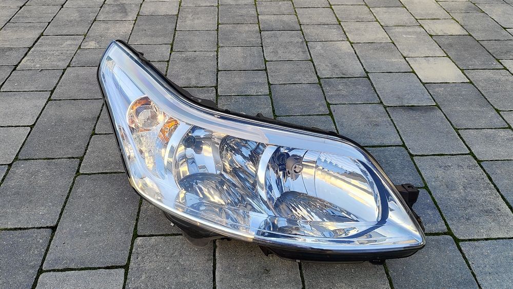 Lampa prawa przednia przód Citroen C4 Depo