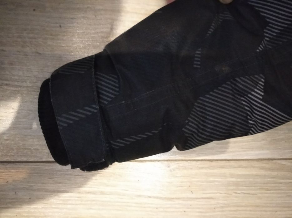 Осіння куртка, 122 см. Стійка до води