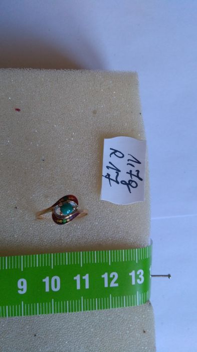 Pierścionek złoty z zielonym turkusem w cenie 1050 zł