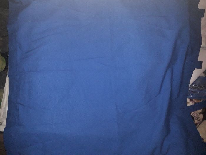 Продам шторы синие на липучках короткие. Новые