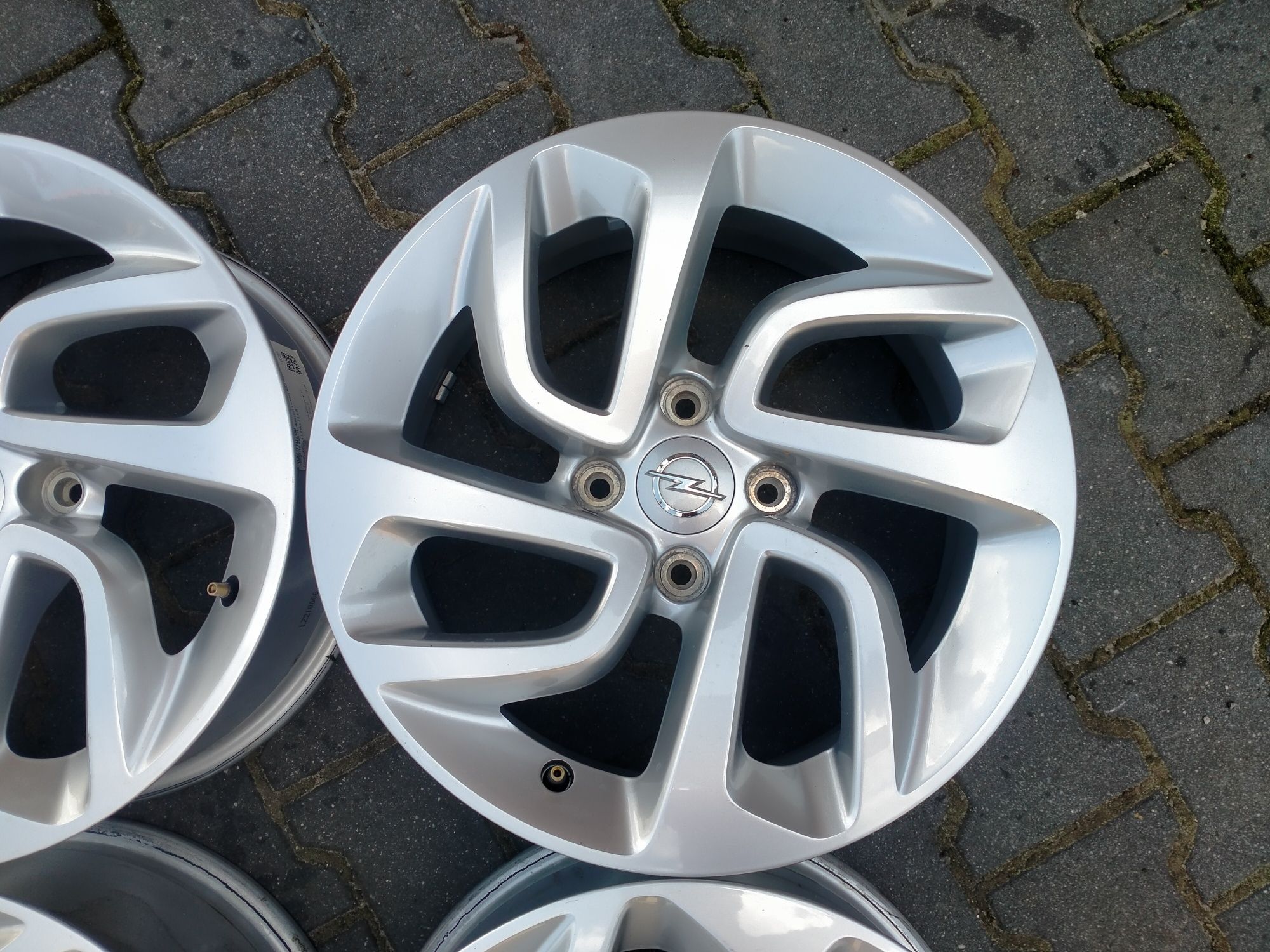 Felgi aluminiowe 16 cali 4x108 et 20 Opel Corsa F Crossland