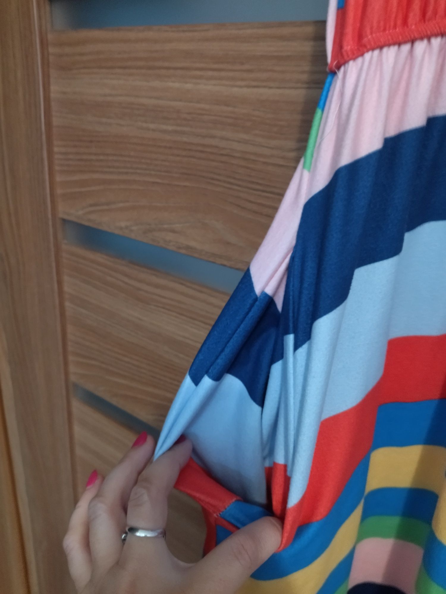 Sukienka w paski z kieszeniami w rozmiarze xl