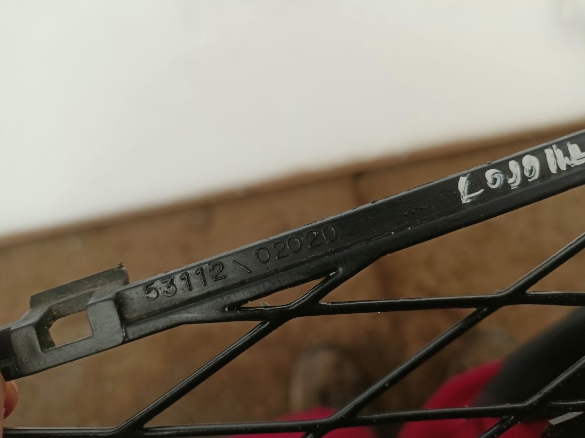 Toyota Corolla E12 02-04 kratka środkowa zderzaka przód dół dolna