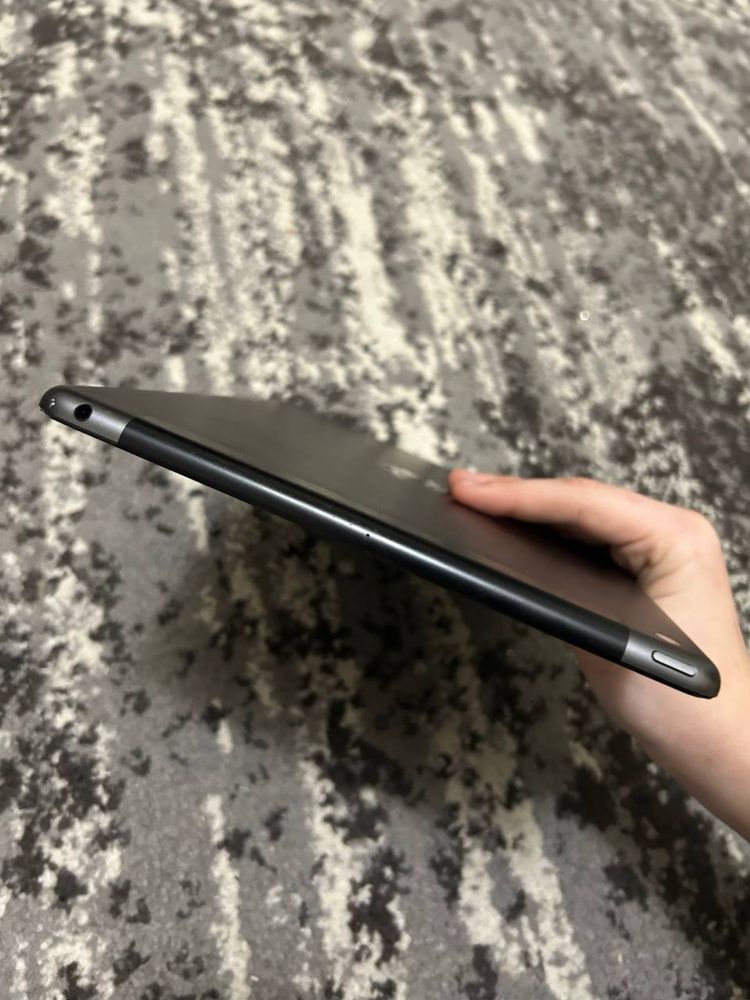 Планшет Apple iPad 8, 32 GB