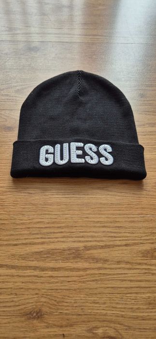 Czapka czarna Guess