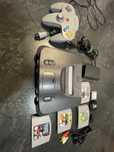 Nintendo 64 [N64]+4 gry full zesatw (pad,okablowanie)