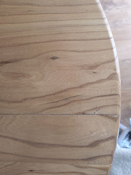 Stolik drewniany na jednej nodze