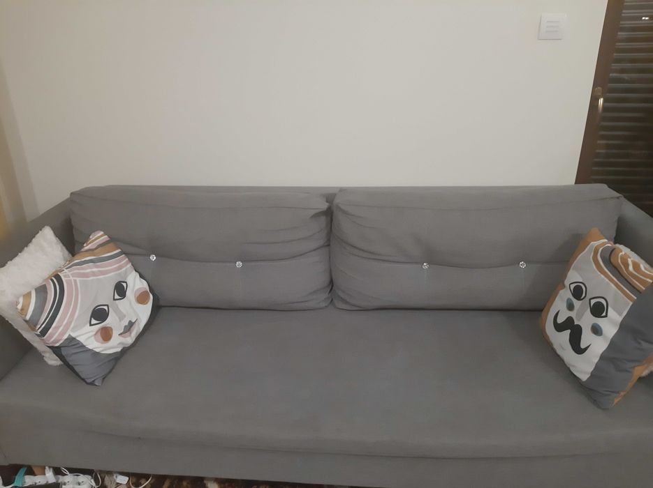 Sprzedam kanapę w kolorze szarym