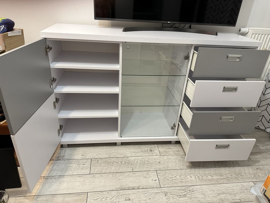 Komoda z witryną szufladami 160x100 cm robiona na zamówienie,