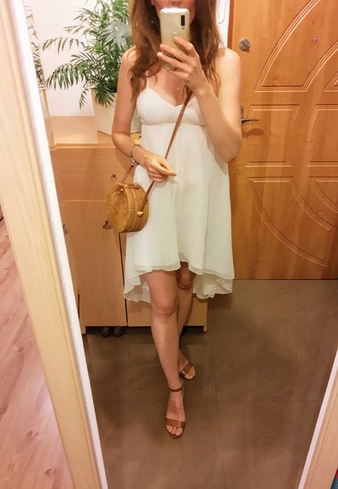 Zwiewna asymetryczna biała sukienka letnia mgiełka XS