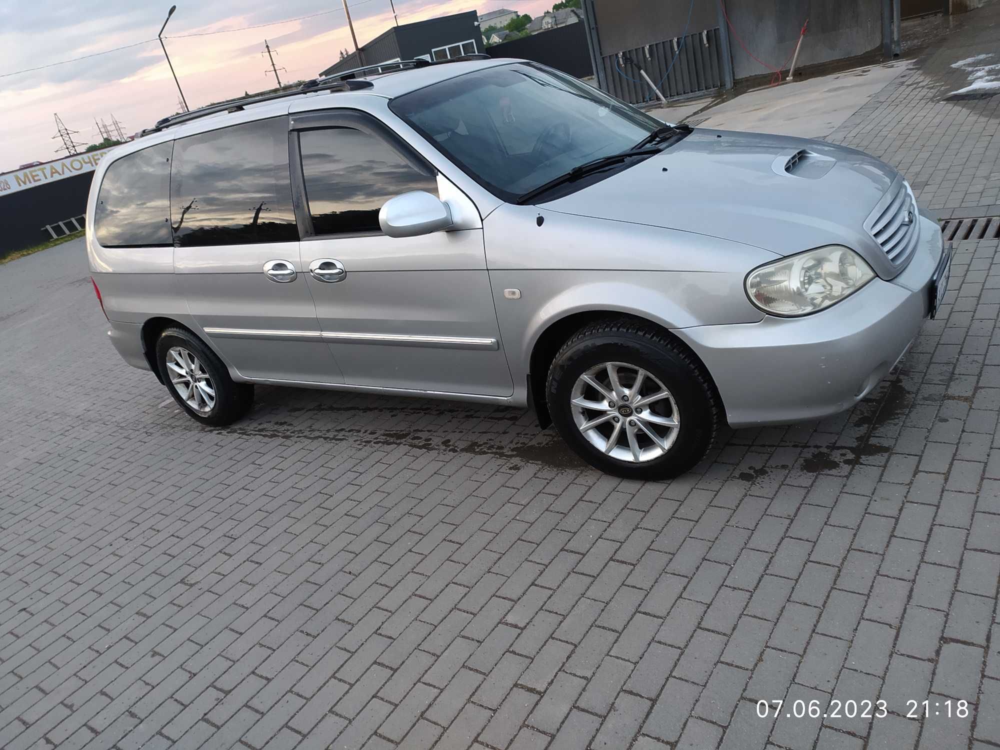 Продам Kia Carnival