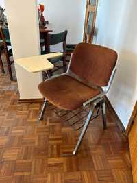 Cadeira de estudante vintage