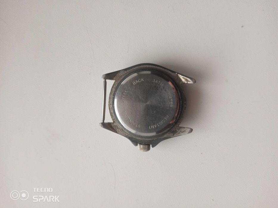 Годинник кварцовий не працює.