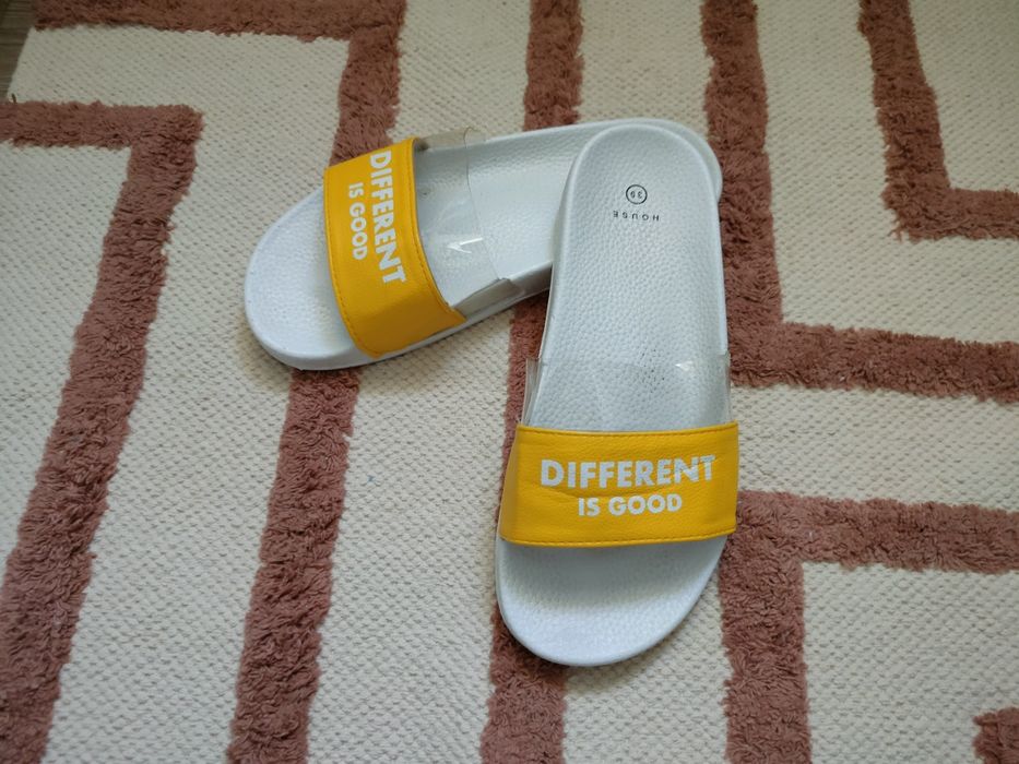 Шльопанці House brand