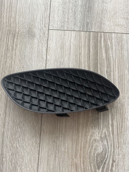 Решітка переднього бамперу Мерседес СЛА 250 (Mercedes CLA-class W117)