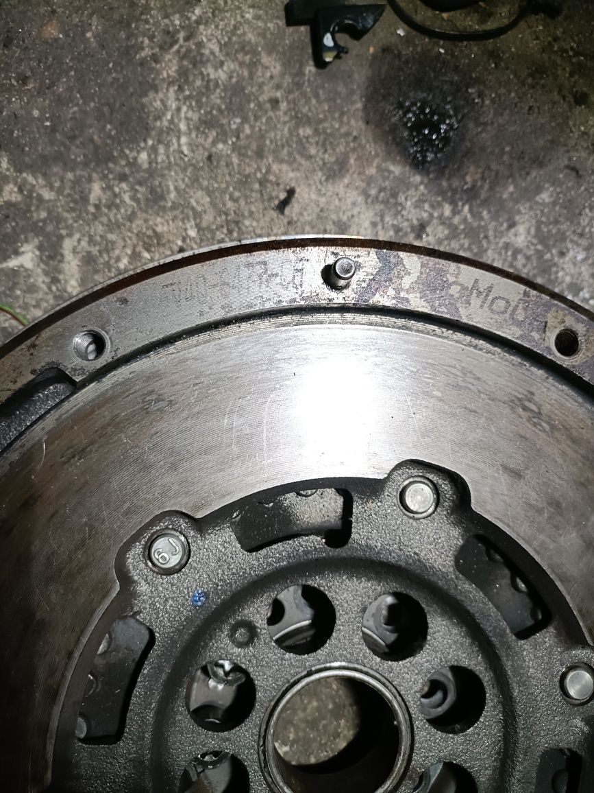 koło dwumasowe +sprzęgło Ford KUGA  FOCUS S-MAX 2,0 tdci