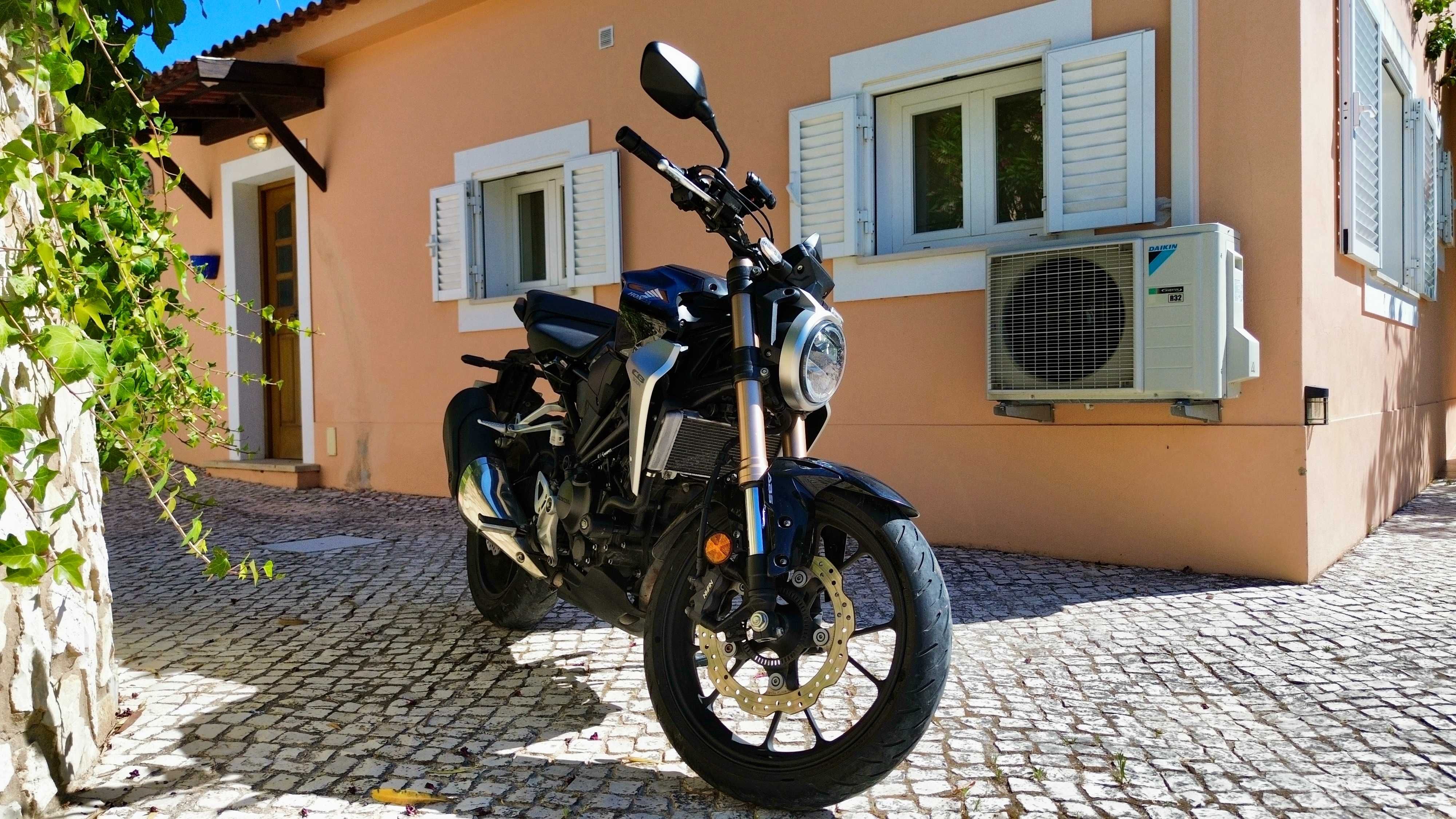 Honda CB 300R | 2019 | 11.119 km | Como Nova – Com extras