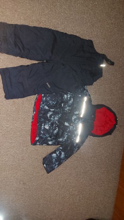 Зимовий дитячий комбінезон та светри