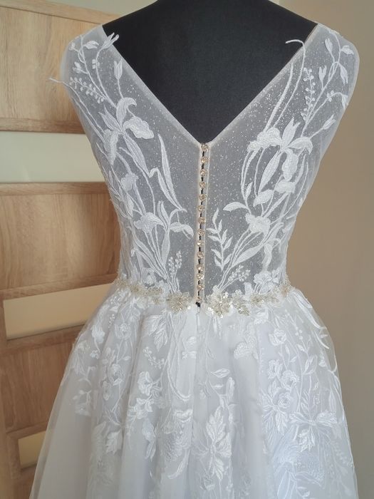 Suknia ślubna biała z brokatem szyta na miarę