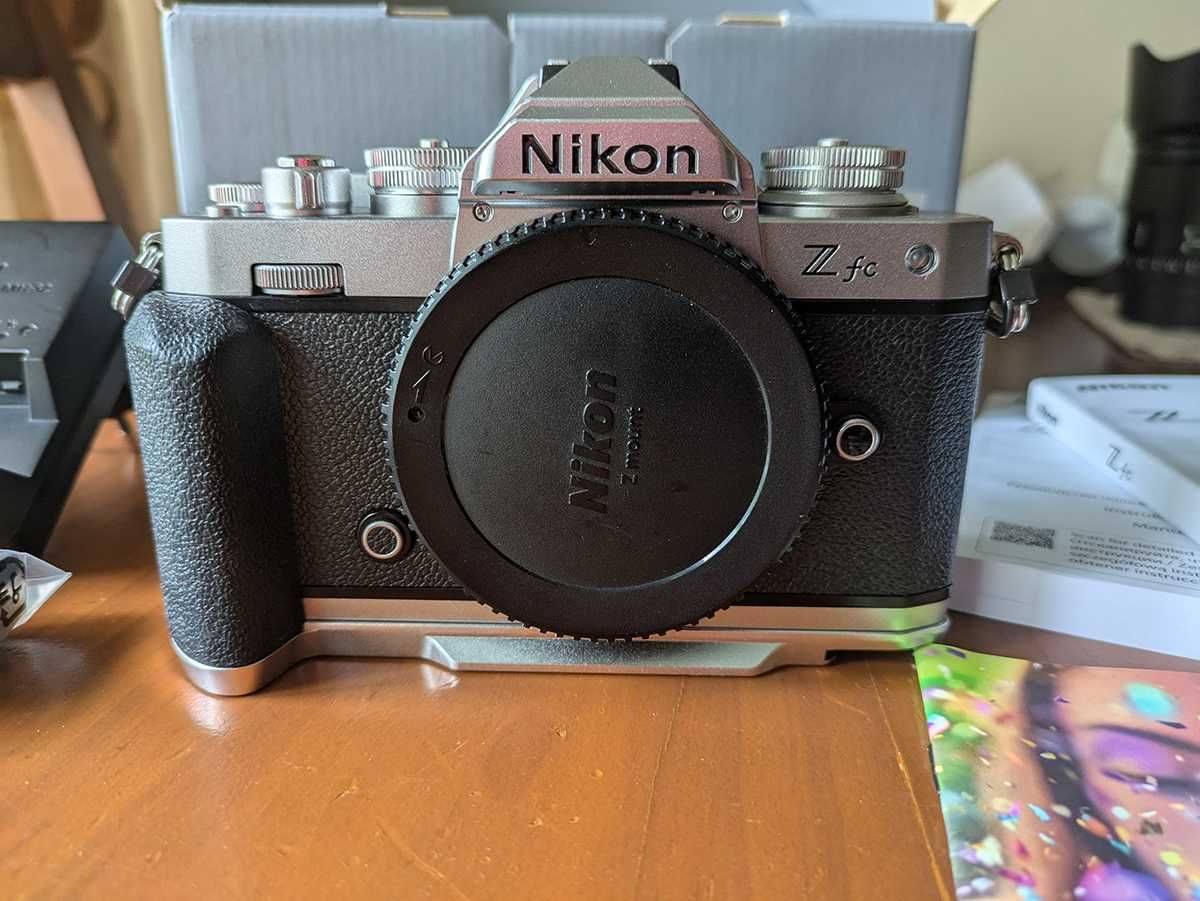 Nikon Z fc - 20.9MP "c/nova" c/extras - Só 1200 Disparos