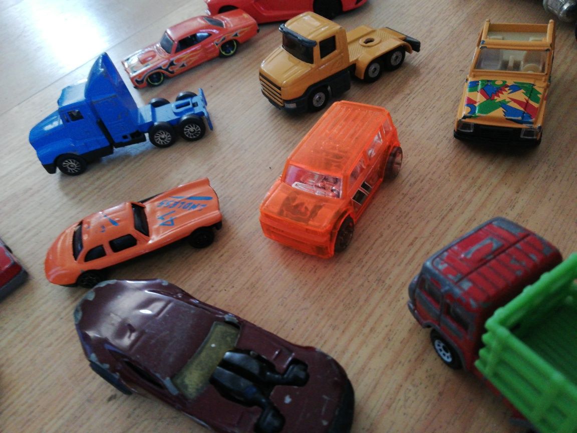 Samochody resoraki 14 sztuk policja iveco porsche dodge