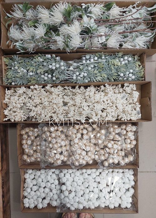 Новорічний декор, товари для декору, хендмейд, зимові гілочки, ягідки