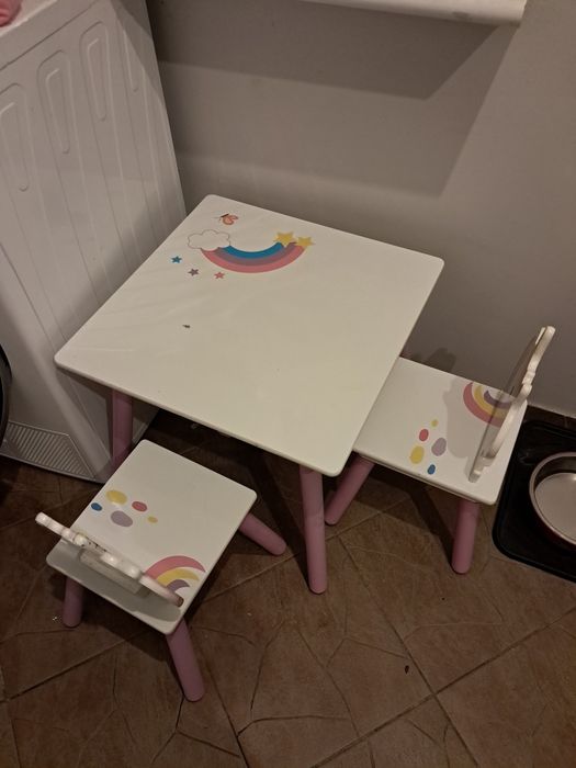 Stolik z dwoma krzesełkami