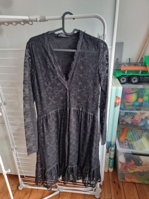 Elegancka sukienka koronkowa