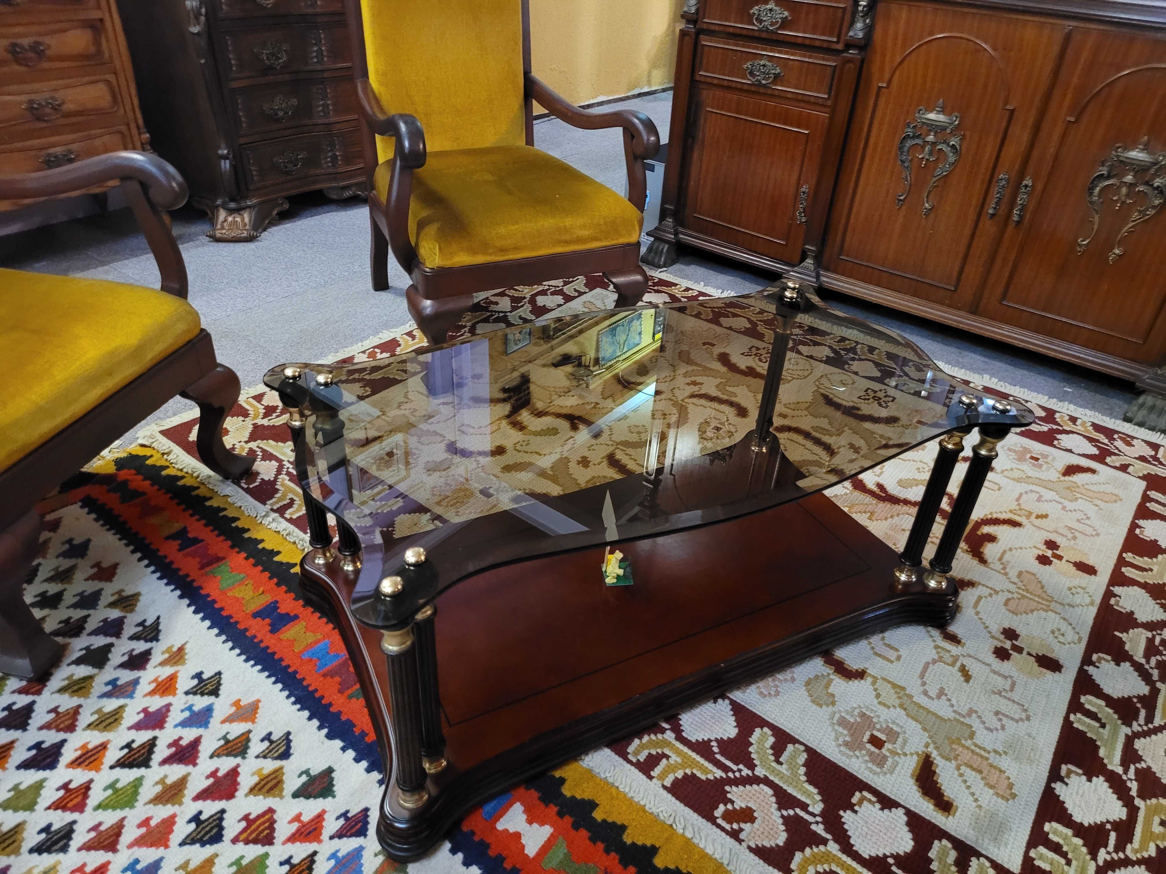 Mesa de centro retangular em madeira e tampo em vidro -