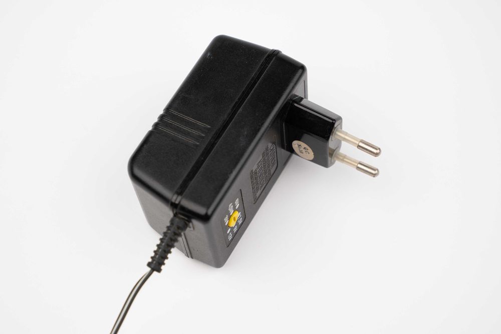 Універсальний блок живлення адаптер Hama зарядний пристрій 3-12v