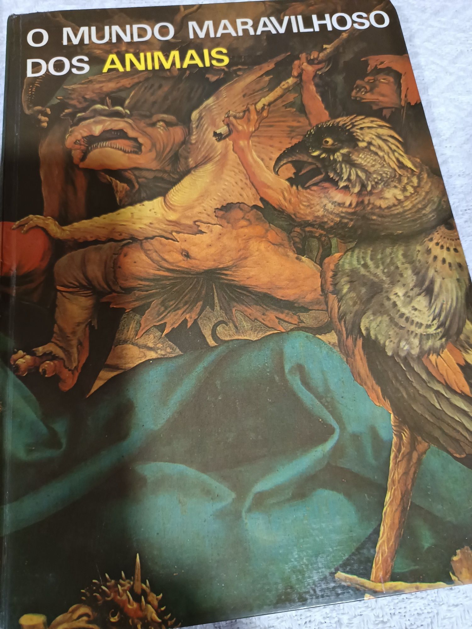 Colecção antiga  de  5 livros" o mundo maravilhoso dos animais"