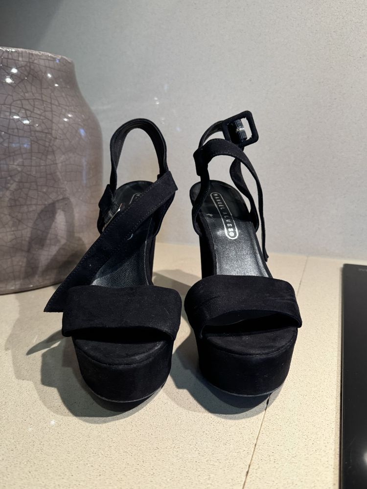 sapato alto preto
