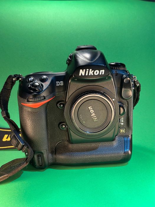 Nikon D3 FX - przebieg 73k , stan bdb, ładowarka MH-22, pudełko.