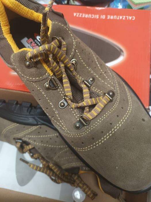 2 pares da sapatos de camurça perfurado biqueira de aço novos