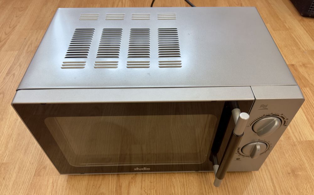 Срочно! Микроволновая печь Medion Studio MD 14775
