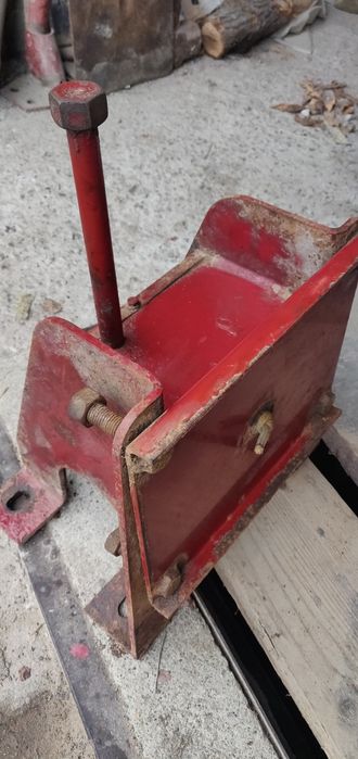 Кронштейн запаски Рено Магнус