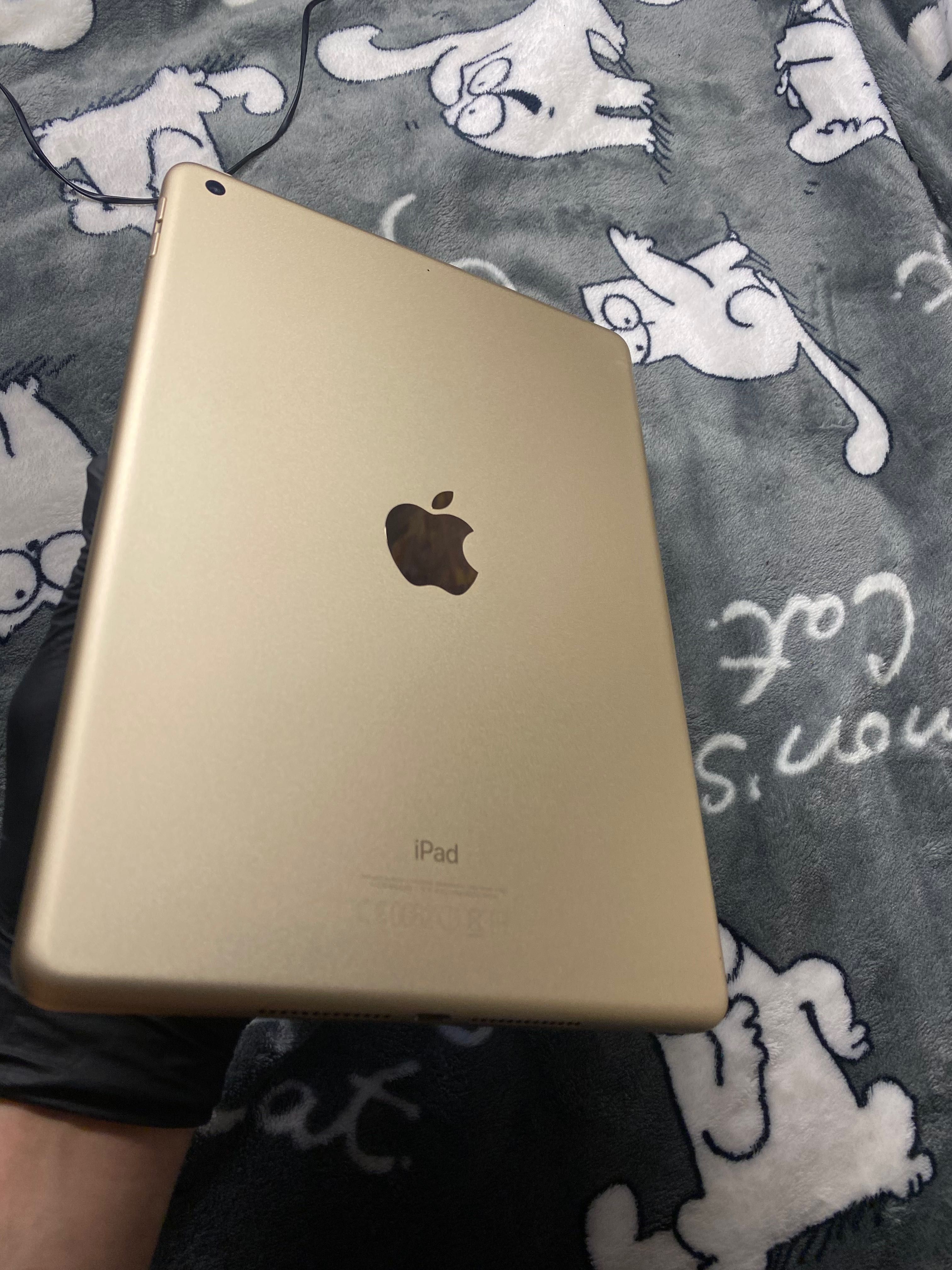 Планшет Apple iPad Gold  як новий, для дітей ідеально.