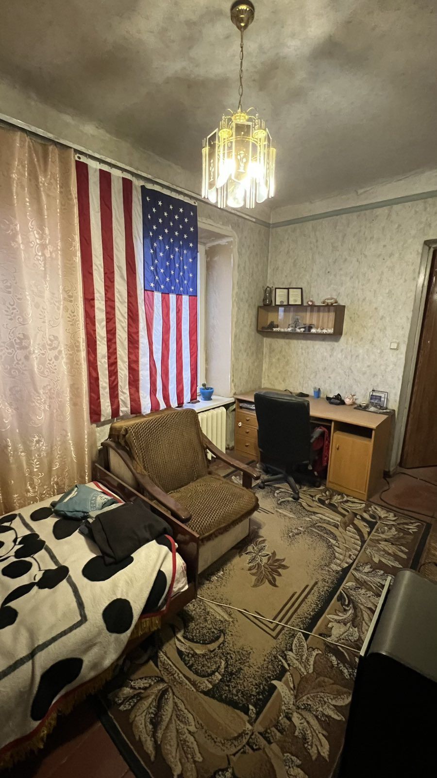 Сдам 2 комн квартиру   м) Ю.Ж.Д рядом5000грн