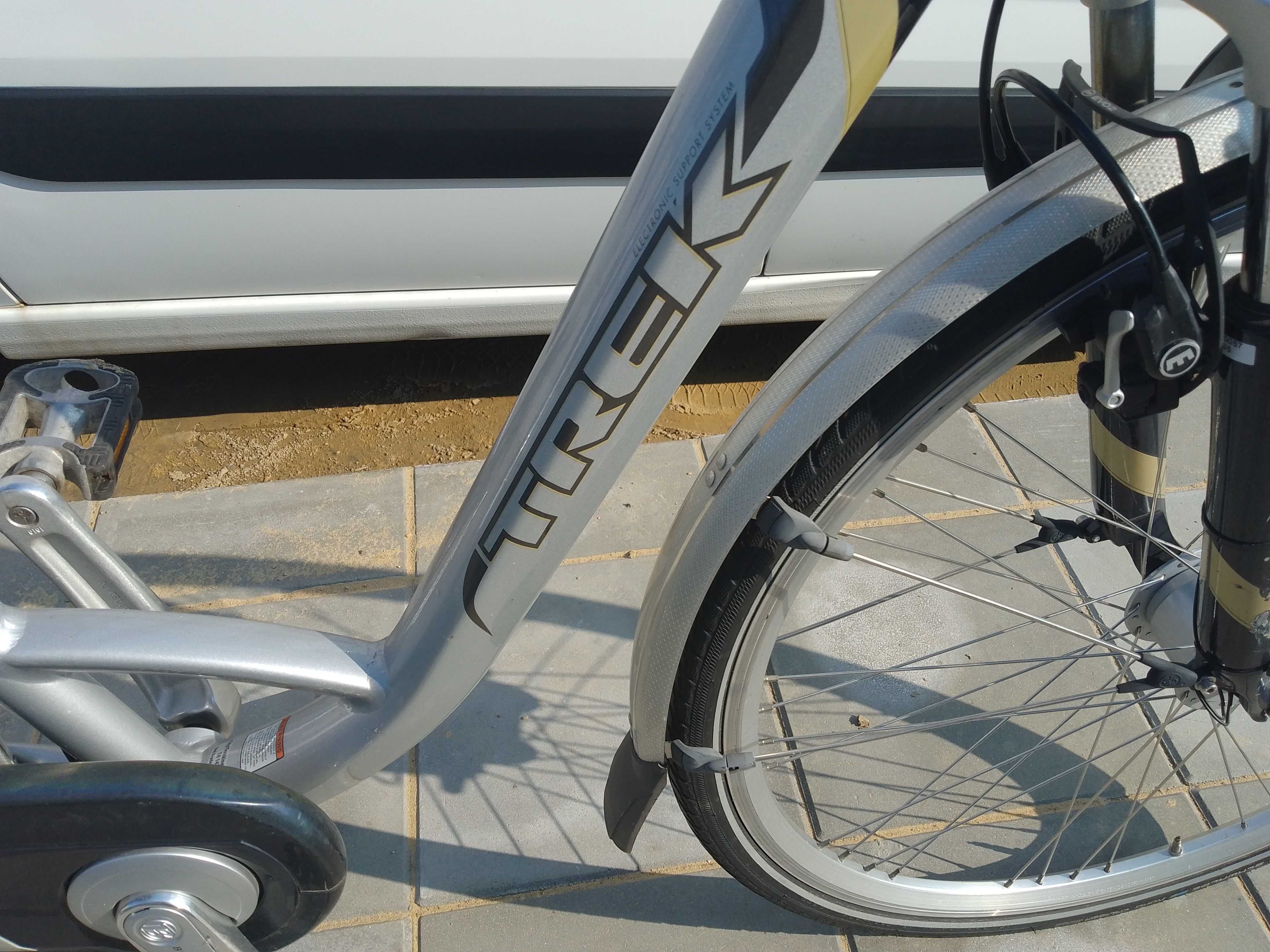 Rower Trek Nexus 7 amortyzator przód dynamo w przedniej piaście