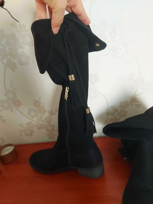 Botas pretas cano médio