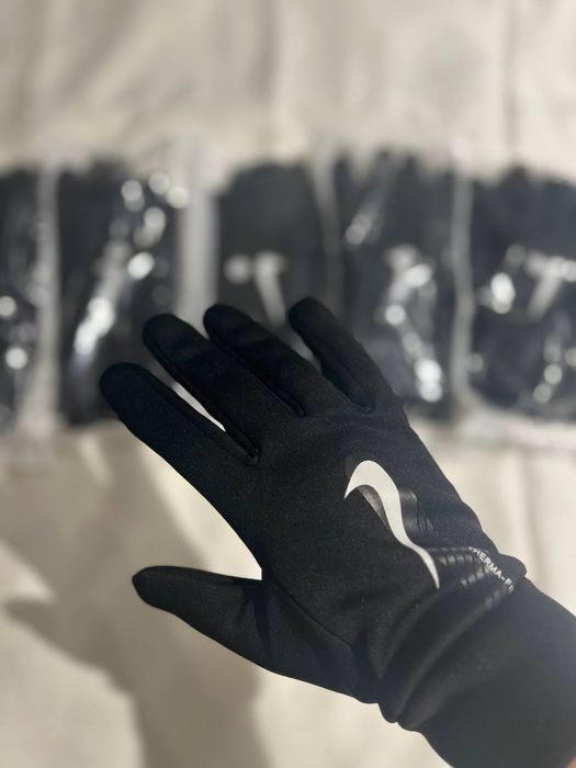 Перчатки Nike hyperwarm