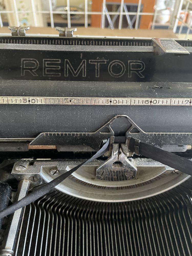 Zabytkowa maszyna do pisania Remtor