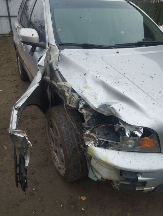 Продам автомобиль Вольво XC90 2007 року вийськовому цена 4000 тысячи д